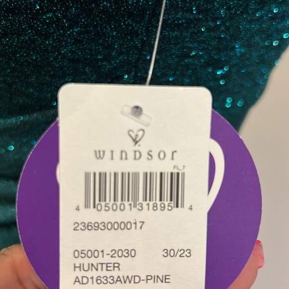 Hunter Green Sparkly Dress w/ split 👗 💚 Accessories Included!! - Picture 9 of 9